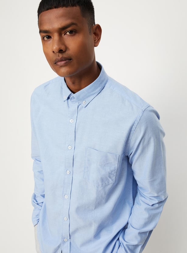 Men Solid Slim Fit Smart Casual Shirt