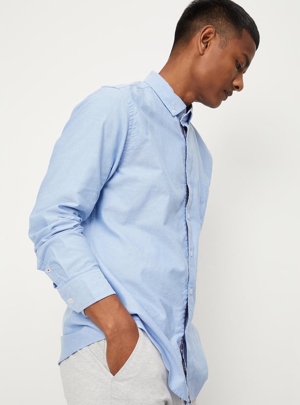 Men Solid Slim Fit Smart Casual Shirt