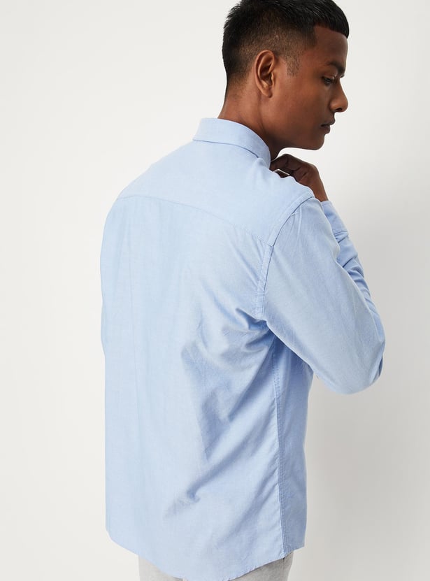 Men Solid Slim Fit Smart Casual Shirt