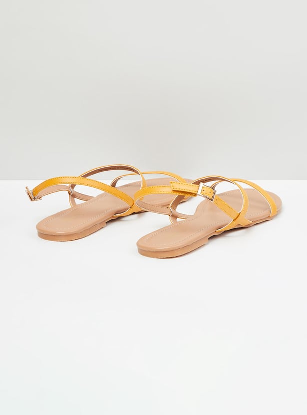 Women Solid Flat Sandals with Buckle Straps