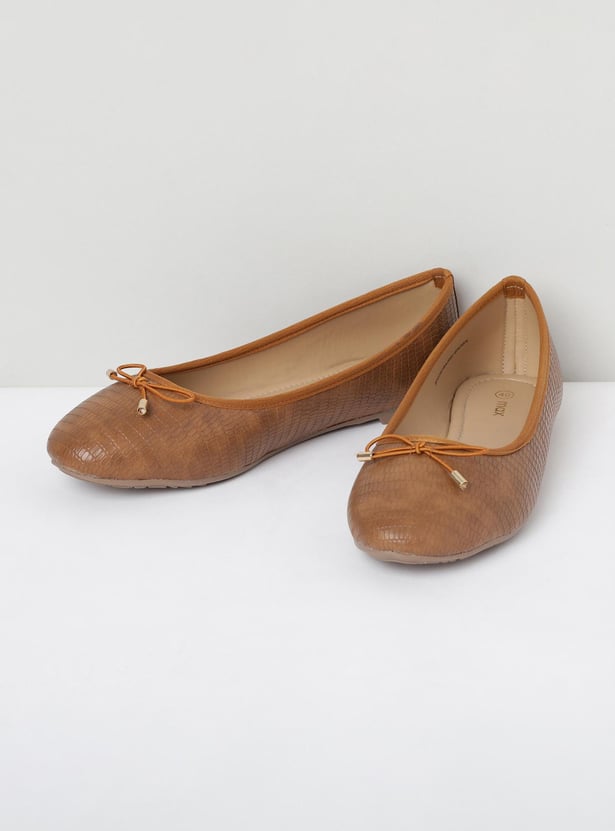 Women Textured Ballerinas