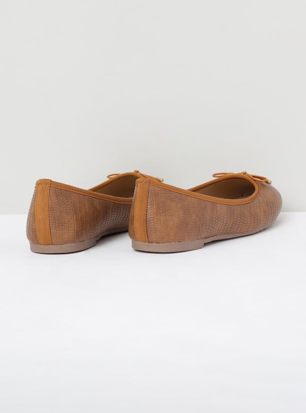 Women Textured Ballerinas