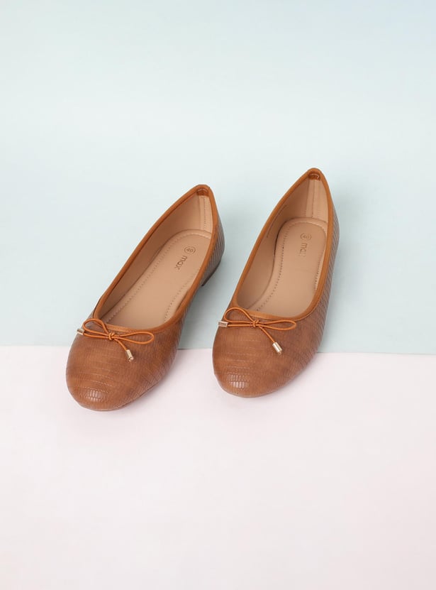 Women Textured Ballerinas