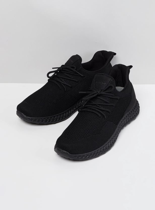 MAX Men Textured Sports Shoes