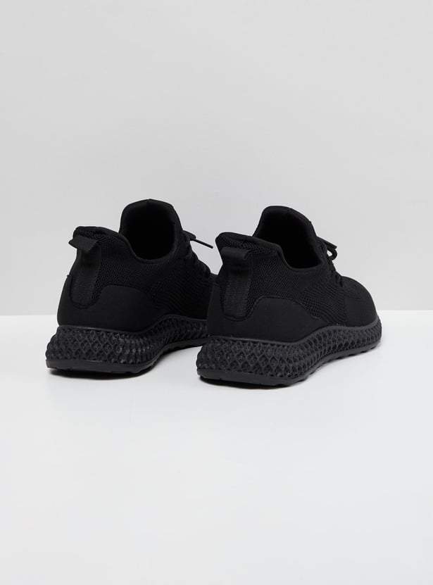 MAX Men Textured Sports Shoes