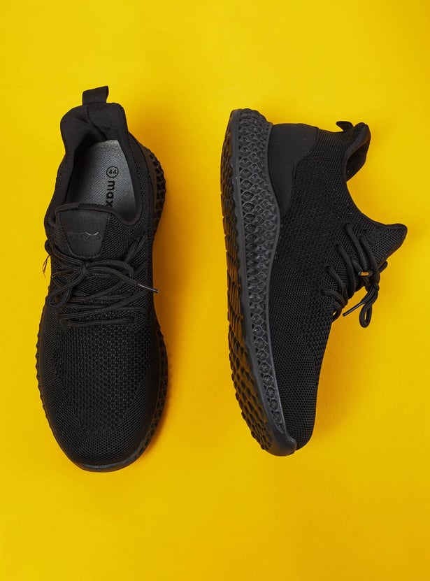 MAX Men Textured Sports Shoes