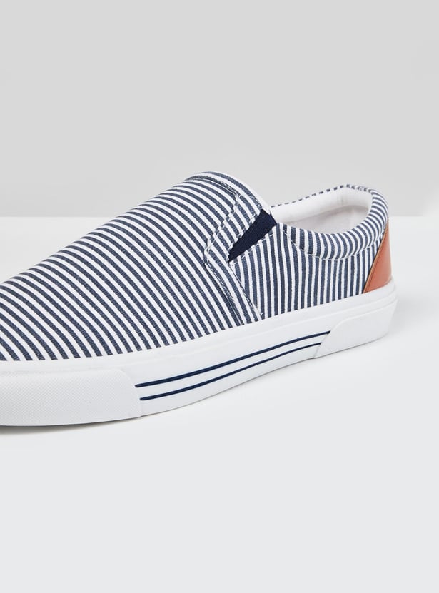 Men Striped Slip-On Canvas Shoes