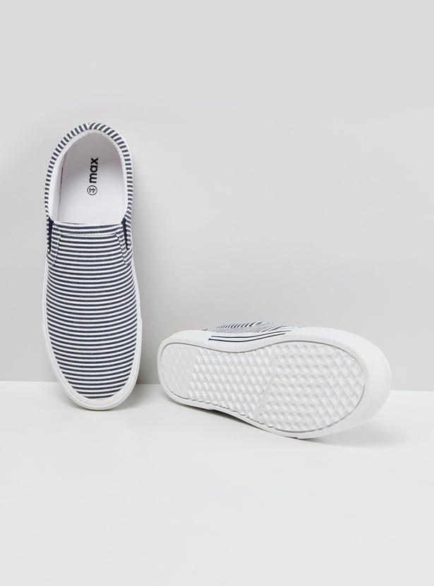 Men Striped Slip-On Canvas Shoes