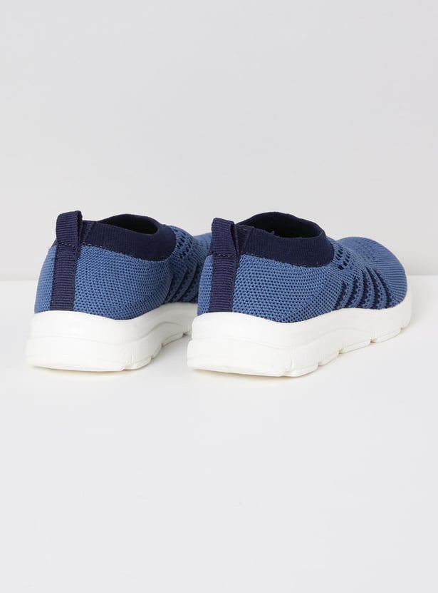 Boys Textured Slip-On Sports Shoes