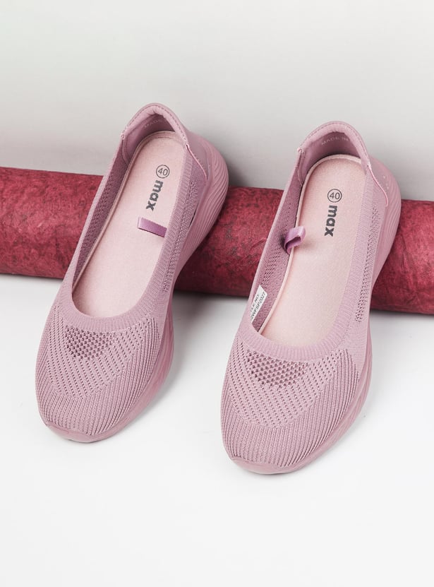 Women Textured Slip-On Sports Shoes
