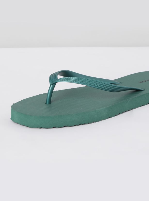 Women Solid Flip Flops