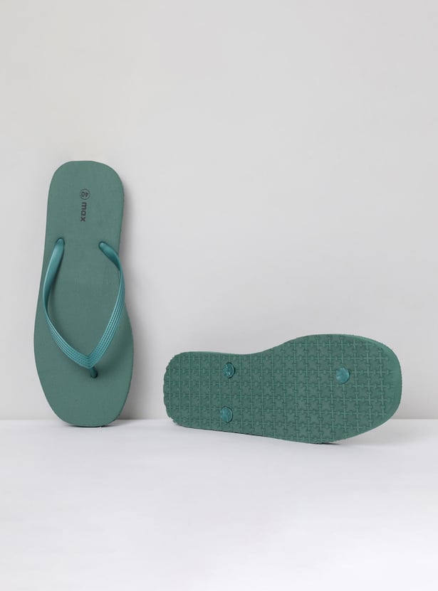 Women Solid Flip Flops