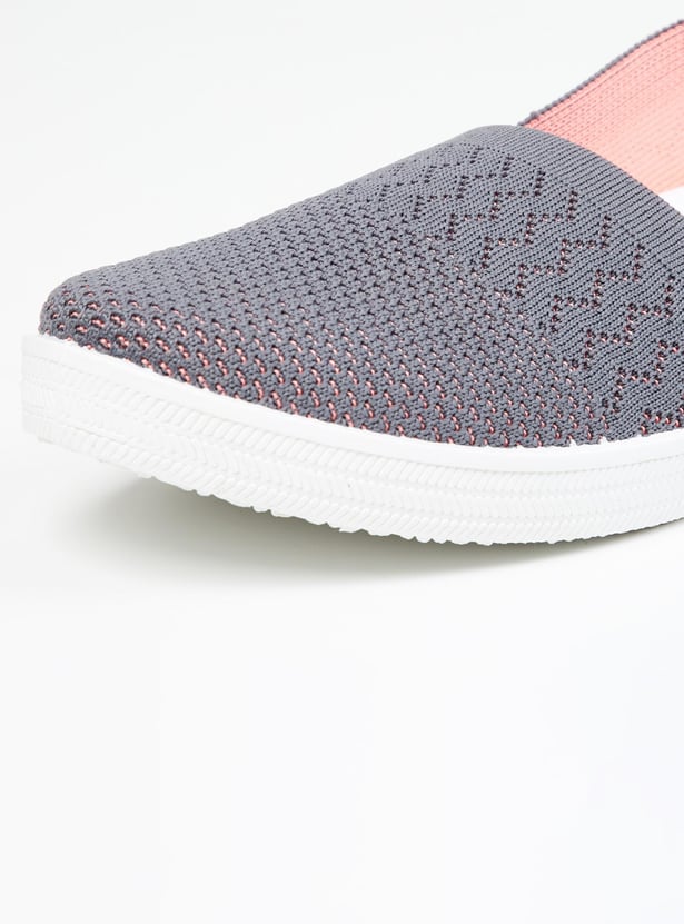 Women Textured Canvas Shoes