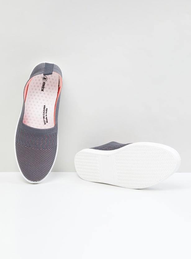 Women Textured Canvas Shoes