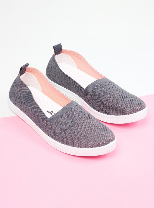 Women Textured Canvas Shoes