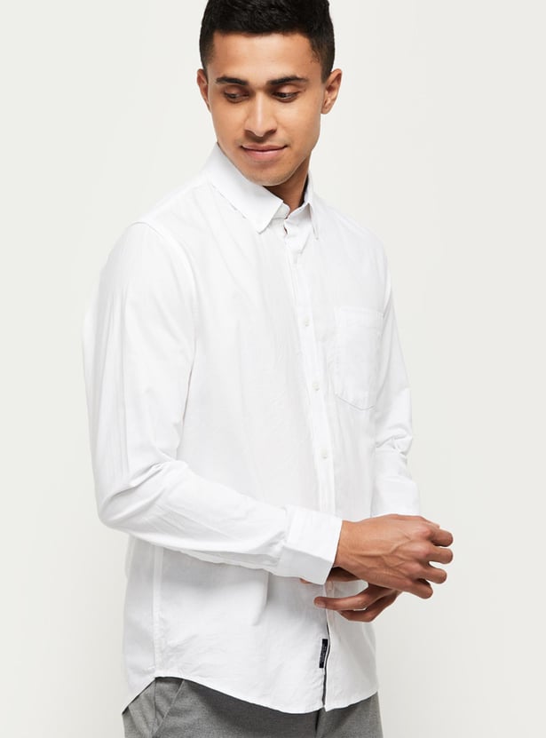 Men Solid Slim Fit Smart Casual Shirt