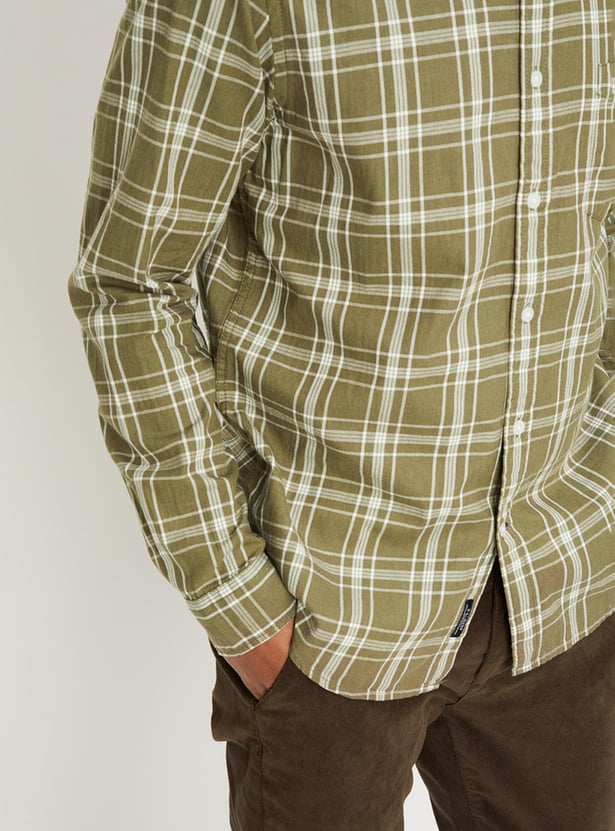 Men Checked Slim Fit Smart Casual Shirt