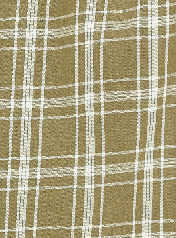 Men Checked Slim Fit Smart Casual Shirt