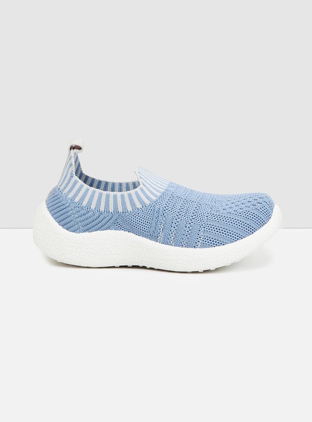 Boys Textured Fly Knit Slip-On Casual Shoes