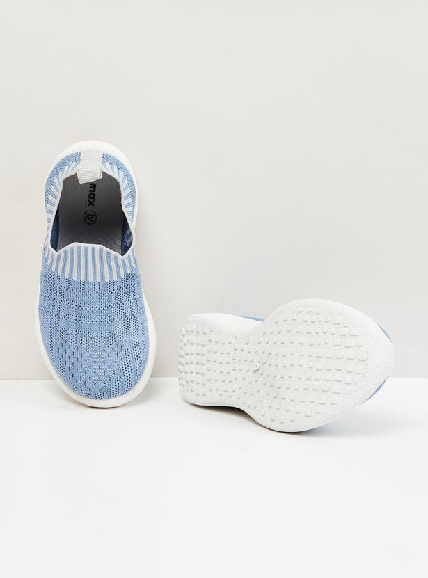 Boys Textured Fly Knit Slip-On Casual Shoes