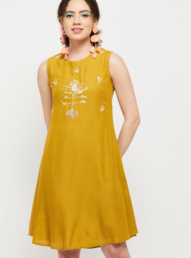 Women Embroidered Sleeveless A-line Ethnic Dress