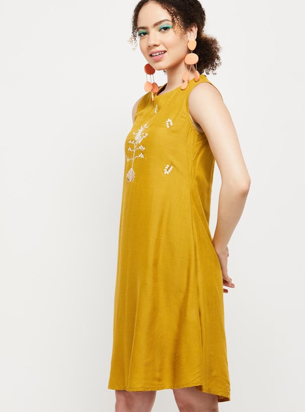 Women Embroidered Sleeveless A-line Ethnic Dress