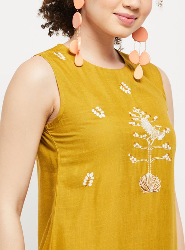 Women Embroidered Sleeveless A-line Ethnic Dress