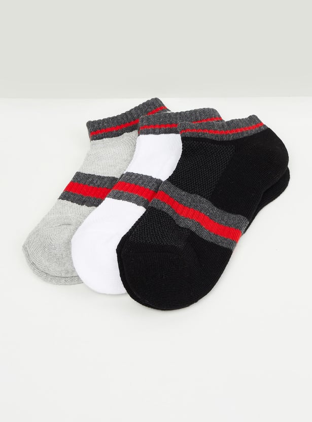 Men Textured Socks - Pack of 3