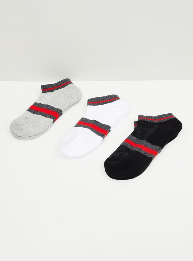 Men Textured Socks - Pack of 3