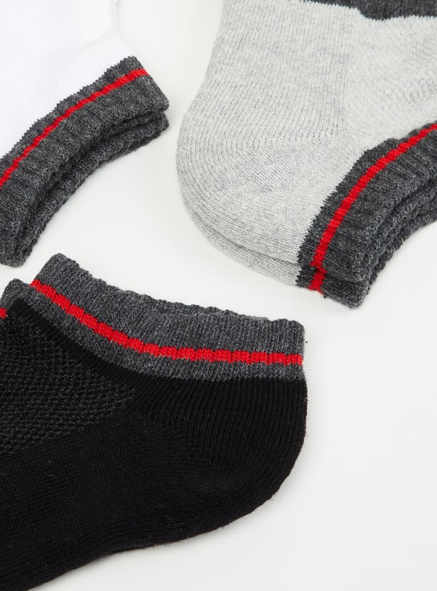 Men Textured Socks - Pack of 3