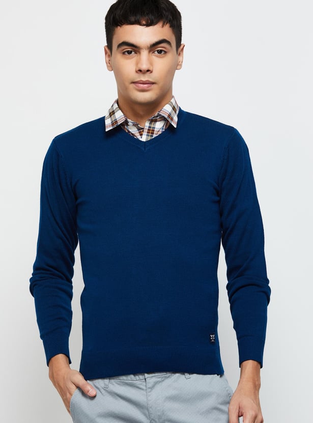 Men Light Weight V-Neck Sweater
