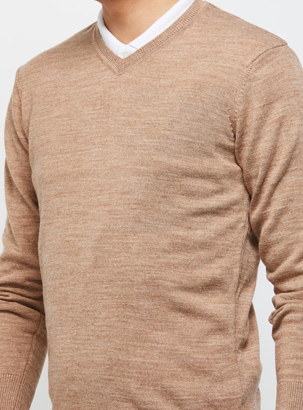 Men Light Weight V-Neck Sweater