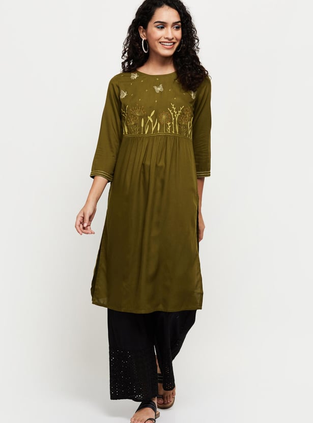 Women Embroidered Round Neck Straight Kurta