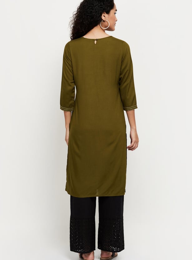 Women Embroidered Round Neck Straight Kurta