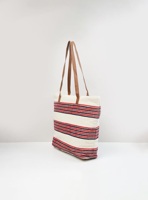 Women Textured Zip Closure Tote Bag