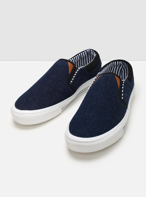 Men Textured Slip-on Canvas Shoes