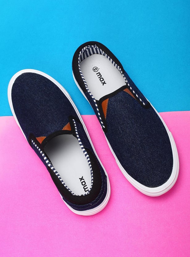 Men Textured Slip-on Canvas Shoes