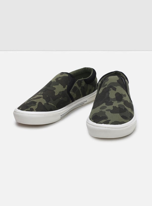 Men Camouflage Printed Slip On Casual Shoes