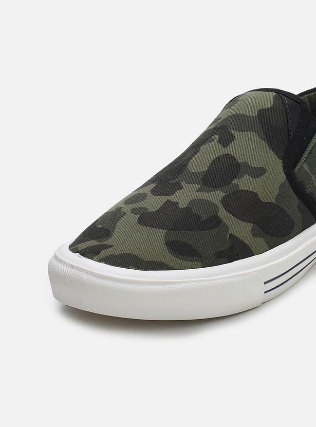 Men Camouflage Printed Slip-On Casual Shoes