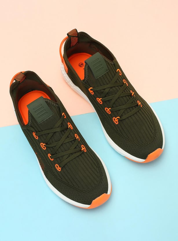 Men Colourblocked Flyknit Lace-Up Sports Shoes