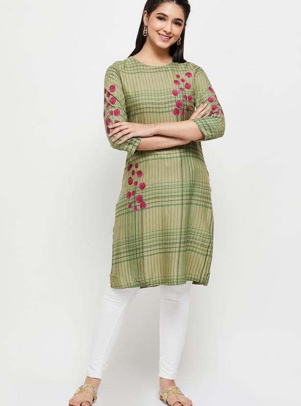 Women Floral Printed Three-Quarter Sleeves Straight Kurta