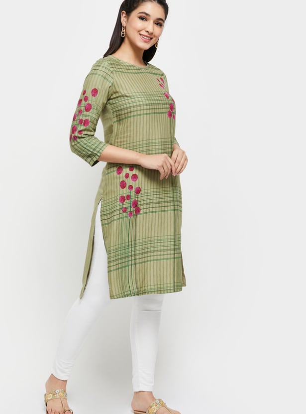 Women Floral Printed Three-Quarter Sleeves Straight Kurta