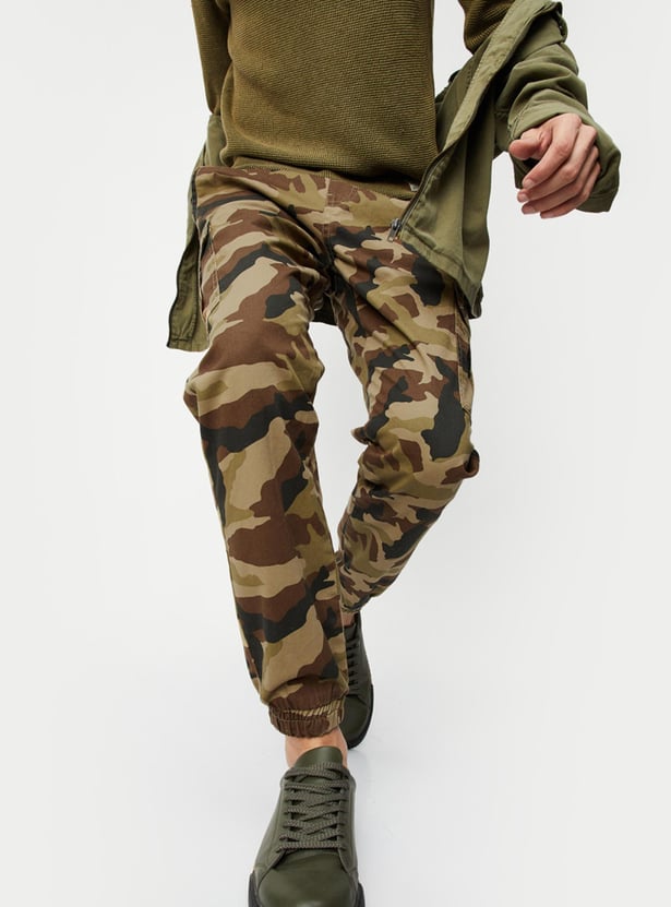 Men Camouflage Carrot Fit Jogger Trousers