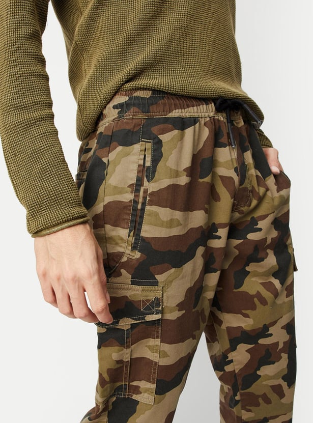 Men Camouflage Carrot Fit Jogger Trousers