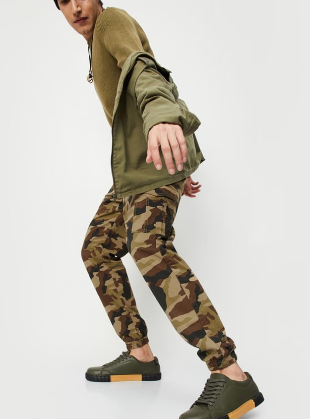 Men Camouflage Carrot Fit Jogger Trousers