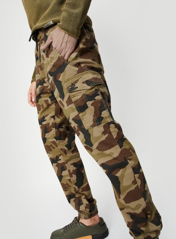 Men Camouflage Carrot Fit Jogger Trousers