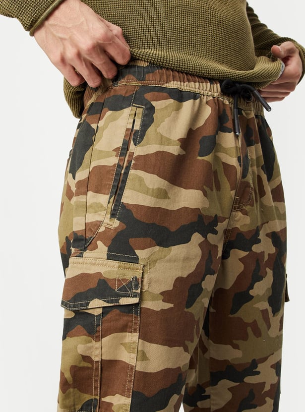 Men Camouflage Carrot Fit Jogger Trousers