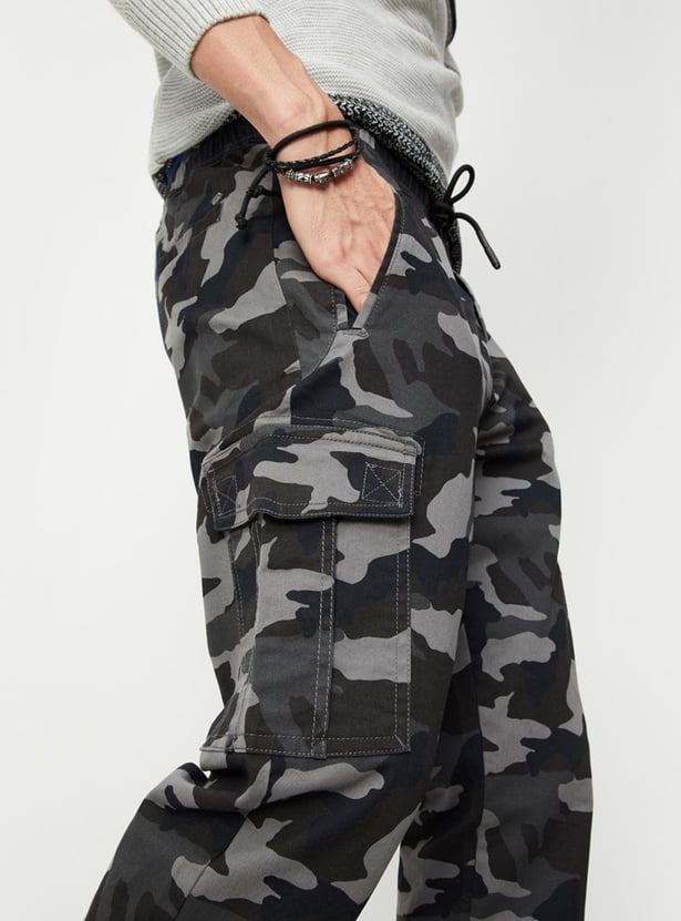 Men Camouflage Carrot Fit Jogger Trousers