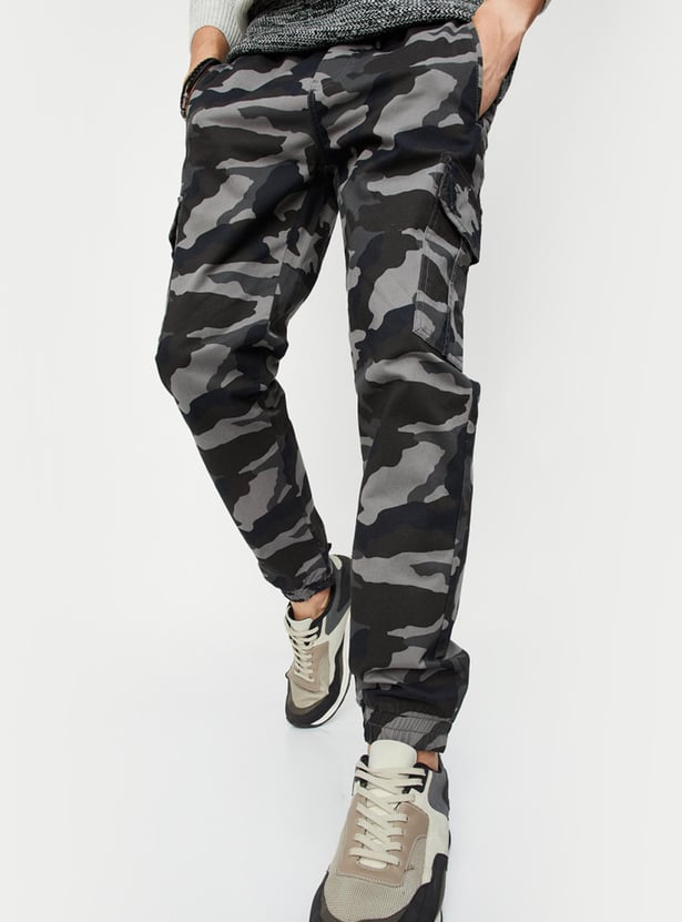 Men Camouflage Carrot Fit Jogger Trousers