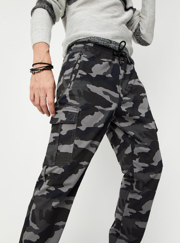 Men Camouflage Carrot Fit Jogger Trousers